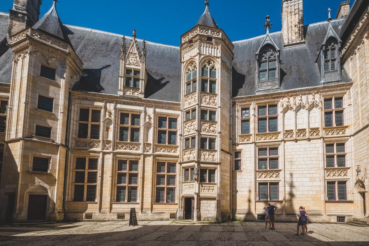 Calme Et Au Coeur Du Centre Historique Apartment Bourges Ngoại thất bức ảnh