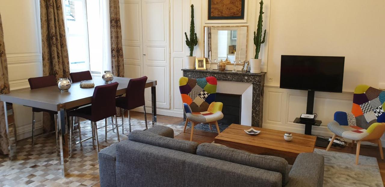 Calme Et Au Coeur Du Centre Historique Apartment Bourges Ngoại thất bức ảnh